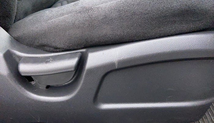 2016 Hyundai Elite i20 MAGNA 1.2, Petrol, Manual, 67,589 km, Driver Side Adjustment Panel