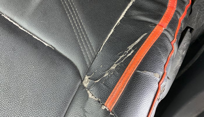 2018 Maruti Vitara Brezza VDI, Diesel, Manual, 98,557 km, Front left seat (passenger seat) - Cover slightly torn