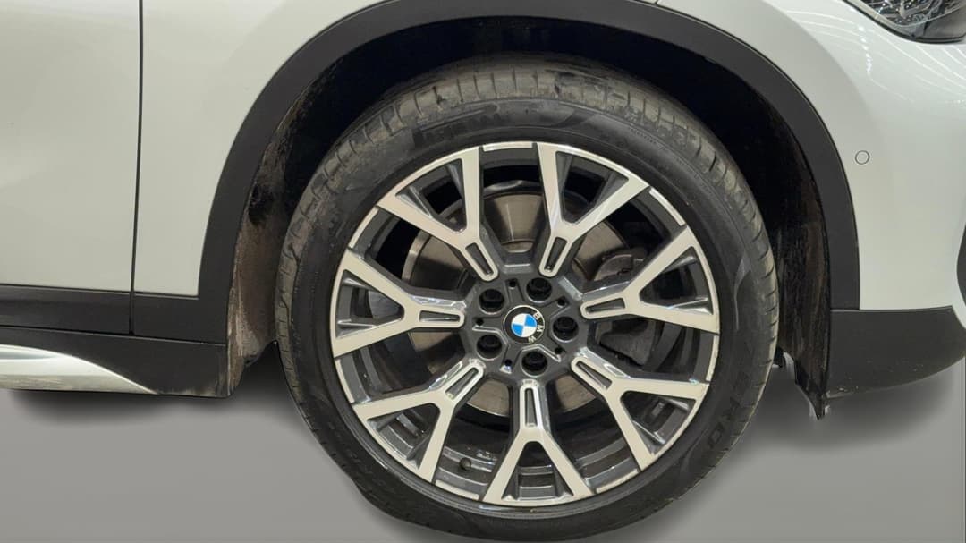 2021 BMW X1 xDrive 25i, Automatic, 27012 km, Right Front Wheel