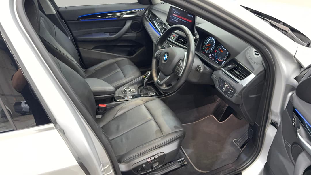 2021 BMW X1 xDrive 25i, Automatic, 27012 km, Right Side Front Door Cabin View