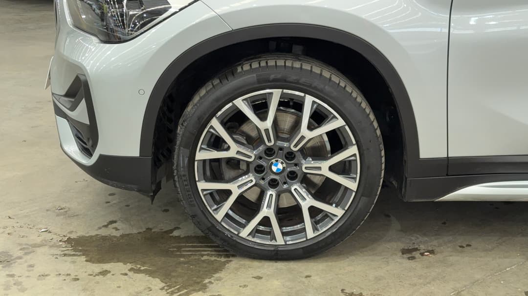 2021 BMW X1 xDrive 25i, Automatic, 27012 km, Left Front Wheel