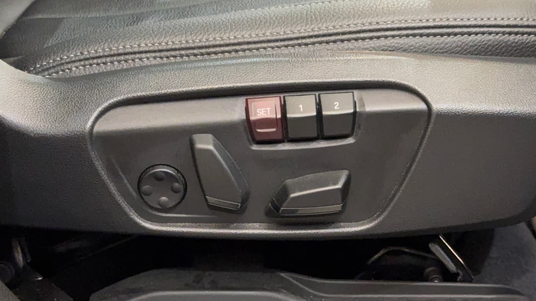 2021 BMW X1 xDrive 25i, Automatic, 27012 km, Drivers Side Adjustment Panel