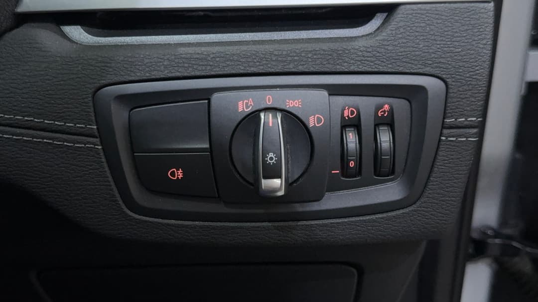 2021 BMW X1 xDrive 25i, Automatic, 27012 km, Utility Switches/Buttons