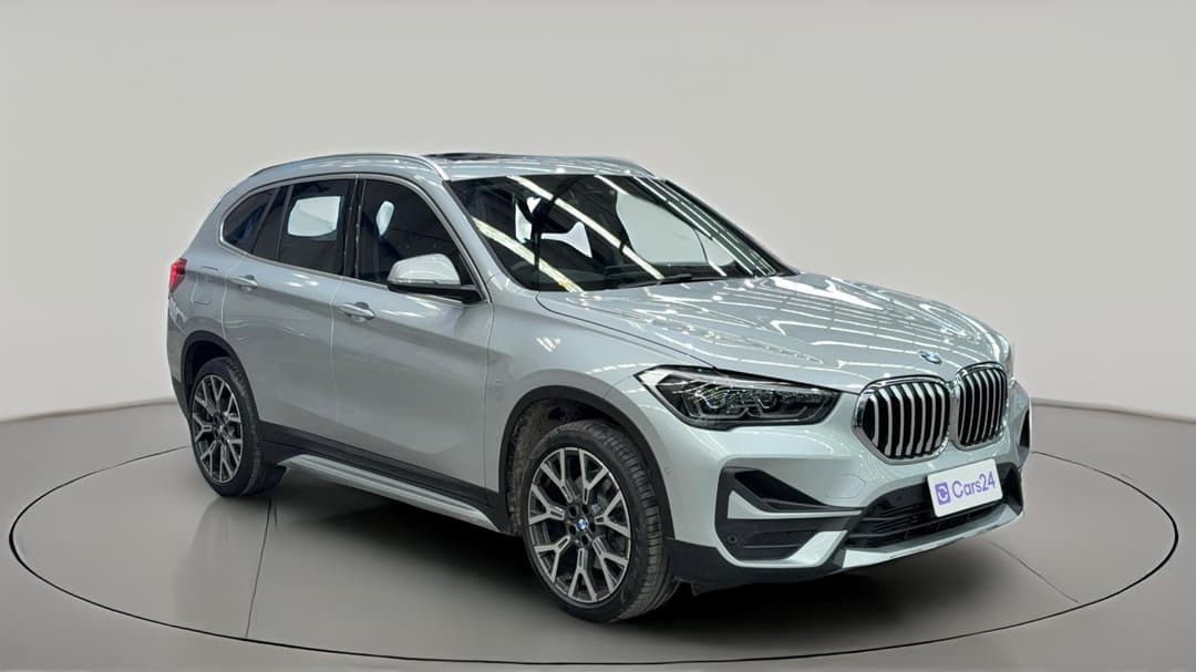 2021 BMW X1 xDrive 25i, Automatic, 27012 km, Right Front Diagonal (45- Degree) View