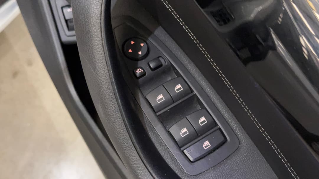 2021 BMW X1 xDrive 25i, Automatic, 27012 km, Drivers Side Door Panel Controls