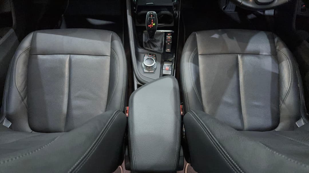 2021 BMW X1 xDrive 25i, Automatic, 27012 km, Center Console