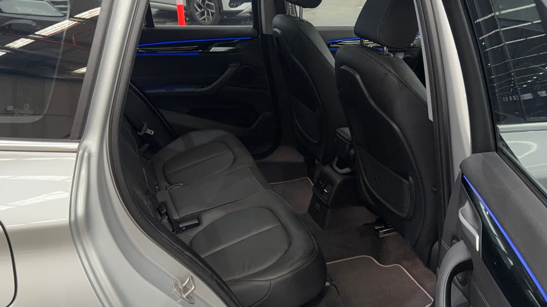 2021 BMW X1 xDrive 25i, Automatic, 27012 km, Right Side Rear Door Cabin View