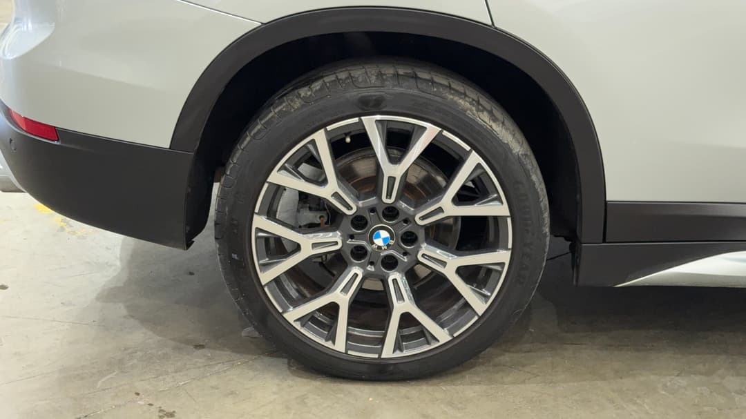 2021 BMW X1 xDrive 25i, Automatic, 27012 km, Right Rear Wheel