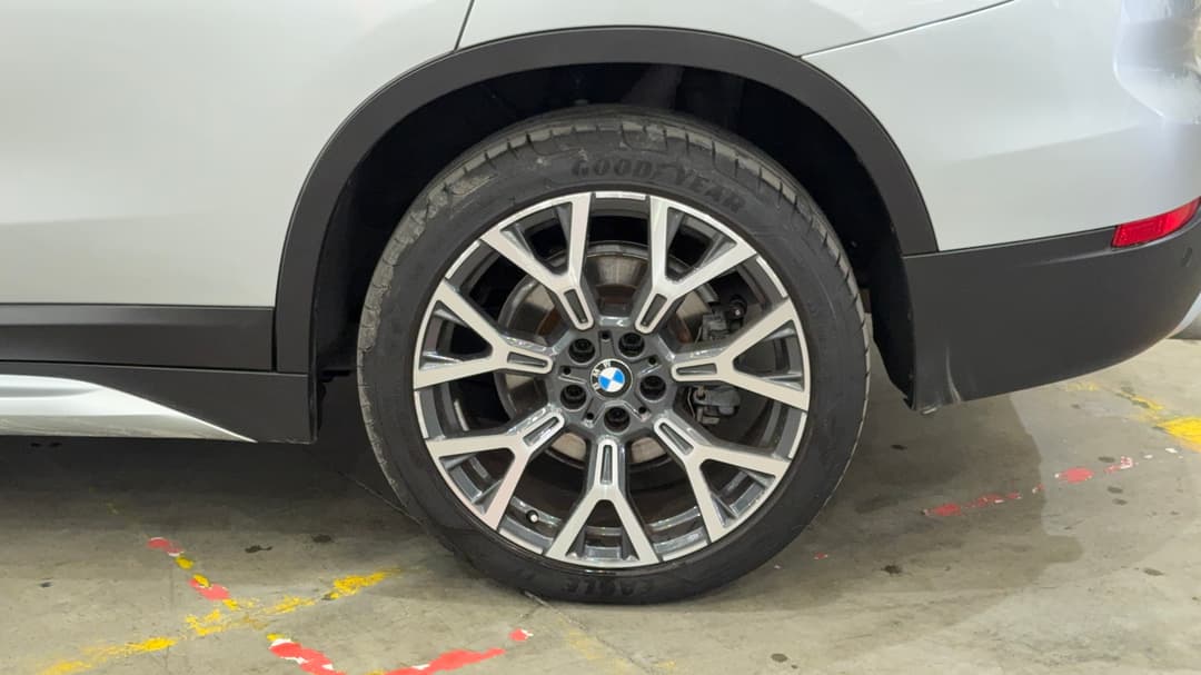 2021 BMW X1 xDrive 25i, Automatic, 27012 km, Left Rear Wheel
