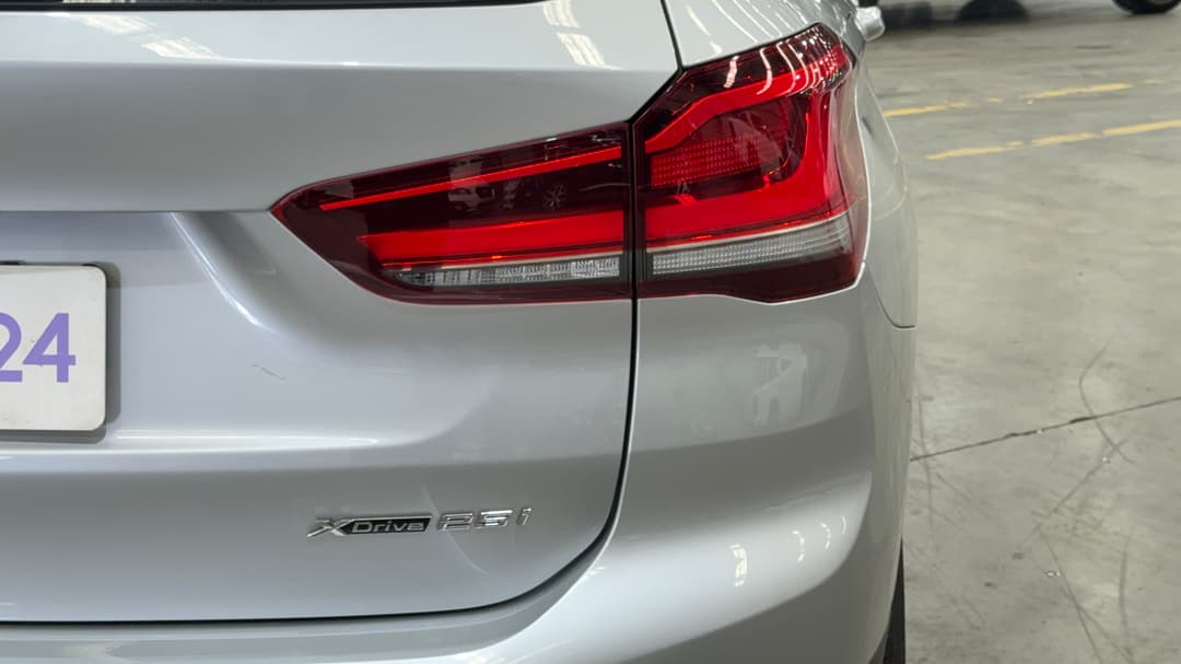 2021 BMW X1 xDrive 25i, Automatic, 27012 km, Badge (Boot Right Side)
