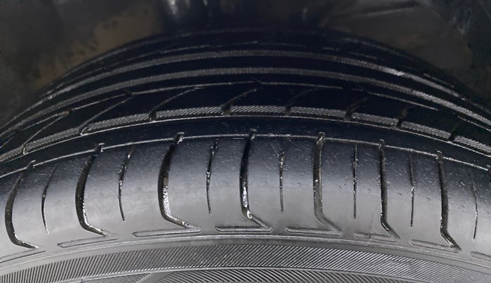 2018 Maruti Baleno ALPHA CVT PETROL 1.2, Petrol, Automatic, 92,712 km, Right Front Tyre Tread
