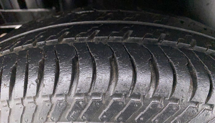 2017 Maruti Swift LXI OPT, Petrol, Manual, 32,795 km, Right Rear Tyre Tread