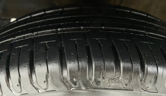2019 Maruti XL6 ALPHA SHVS  MT, Petrol, Manual, 7,435 km, Left Front Tyre Tread
