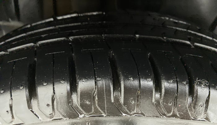 2019 Maruti XL6 ALPHA SHVS  MT, Petrol, Manual, 7,435 km, Right Rear Tyre Tread