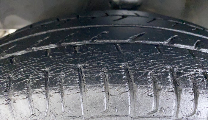 2014 Hyundai i10 MAGNA 1.1 IRDE2, Petrol, Manual, 38,900 km, Left Front Tyre Tread