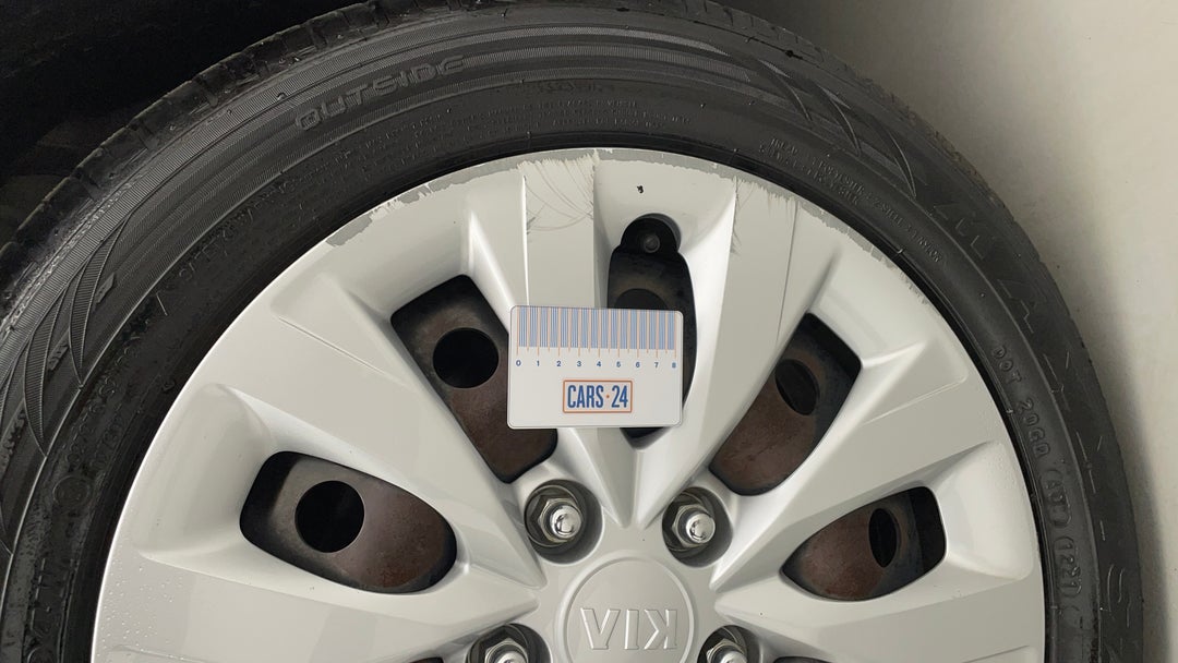 Wheels Hubcap Front LHS Gutter Rash