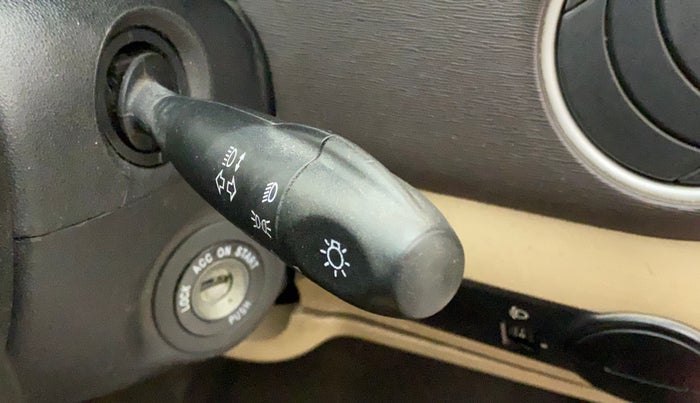 2010 Hyundai i10 SPORTZ 1.2, Petrol, Manual, 1,04,176 km, Combination switch - Turn Indicator not functional