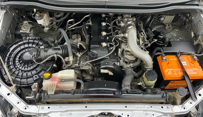 2014 Toyota Innova 2.5 VX 8 STR BS IV, Diesel, Manual, 82,734 km, Open Bonet