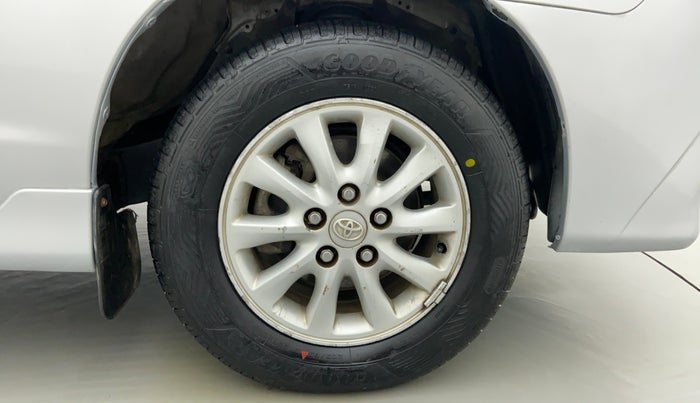 2014 Toyota Innova 2.5 VX 8 STR BS IV, Diesel, Manual, 82,734 km, Right Front Wheel