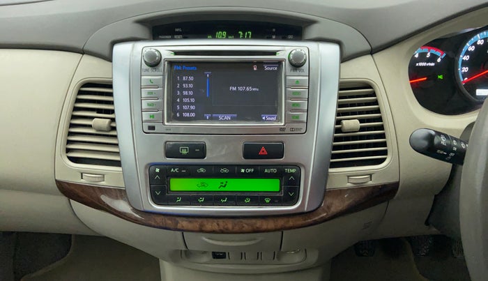 2014 Toyota Innova 2.5 VX 8 STR BS IV, Diesel, Manual, 82,734 km, Air Conditioner