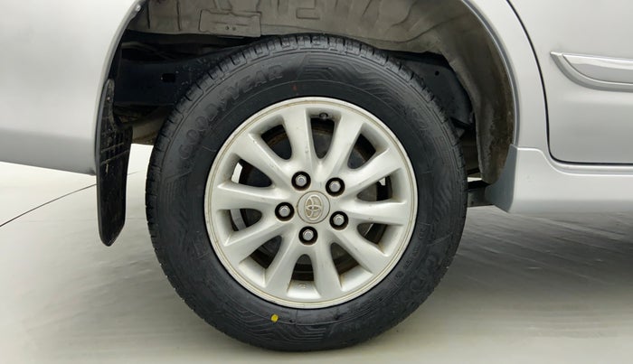 2014 Toyota Innova 2.5 VX 8 STR BS IV, Diesel, Manual, 82,734 km, Right Rear Wheel