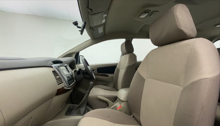 2014 Toyota Innova 2.5 VX 8 STR BS IV, Diesel, Manual, 82,734 km, Right Side Front Door Cabin