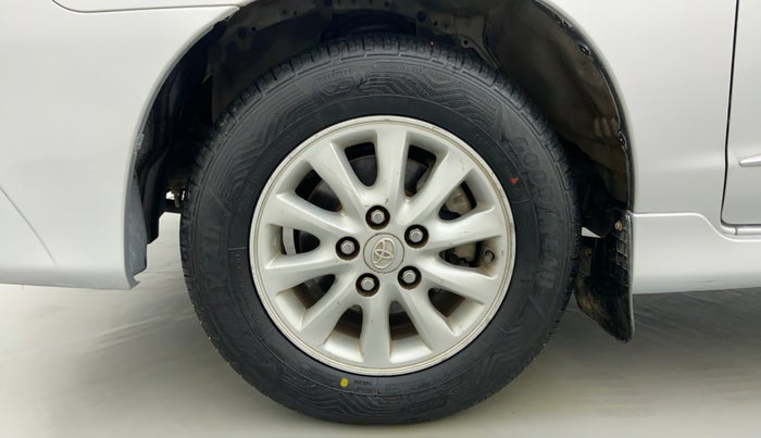 2014 Toyota Innova 2.5 VX 8 STR BS IV, Diesel, Manual, 82,734 km, Left Front Wheel