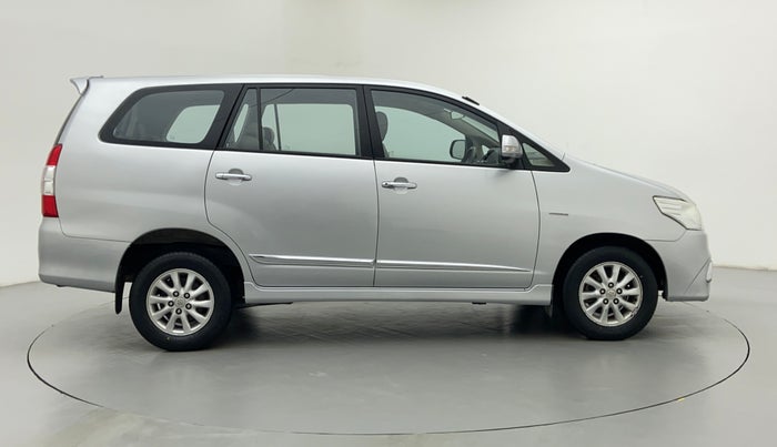 2014 Toyota Innova 2.5 VX 8 STR BS IV, Diesel, Manual, 82,734 km, Right Side