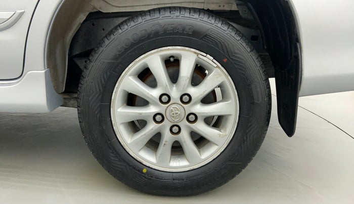 2014 Toyota Innova 2.5 VX 8 STR BS IV, Diesel, Manual, 82,734 km, Left Rear Wheel