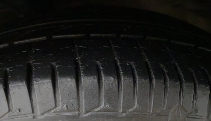 2014 Hyundai i10 MAGNA 1.1 IRDE2, Petrol, Manual, 32,753 km, Right Rear Tyre Tread