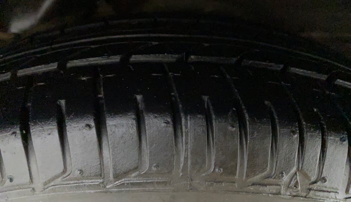 2014 Hyundai i10 MAGNA 1.1 IRDE2, Petrol, Manual, 32,753 km, Left Front Tyre Tread