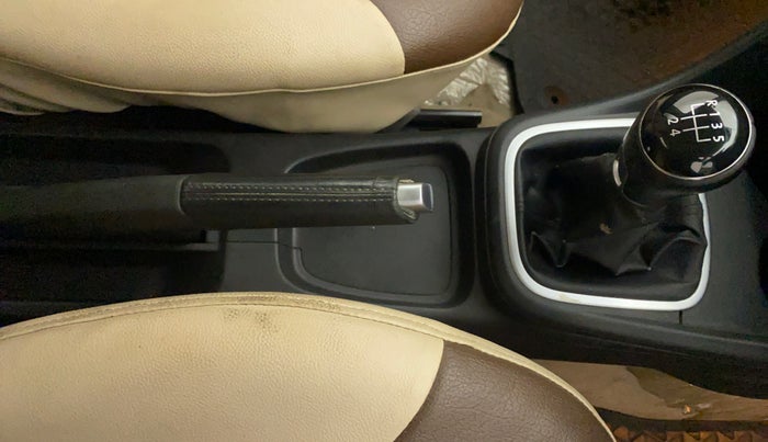 2014 Volkswagen Polo HIGHLINE1.2L, Petrol, Manual, 40,975 km, Gear Lever