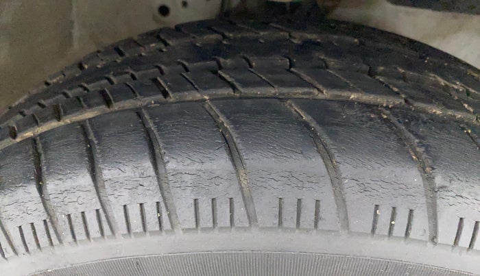 2014 Honda Brio S MT, Petrol, Manual, 23,624 km, Right Front Tyre Tread