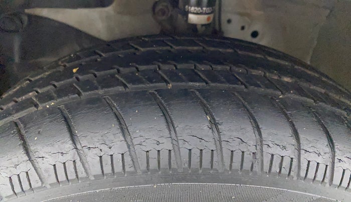 2014 Honda Brio S MT, Petrol, Manual, 23,624 km, Left Front Tyre Tread