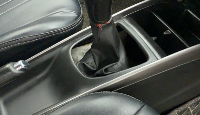 2019 Maruti Baleno DELTA PETROL 1.2, Petrol, Manual, 89,185 km, Gear lever - Boot cover slightly torn