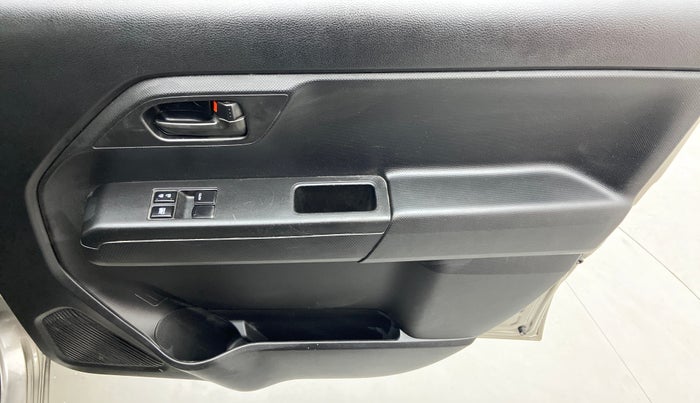 2021 Maruti New Wagon-R 1.0 Lxi (o) cng, CNG, Manual, 20,677 km, Driver Side Door Panels Control