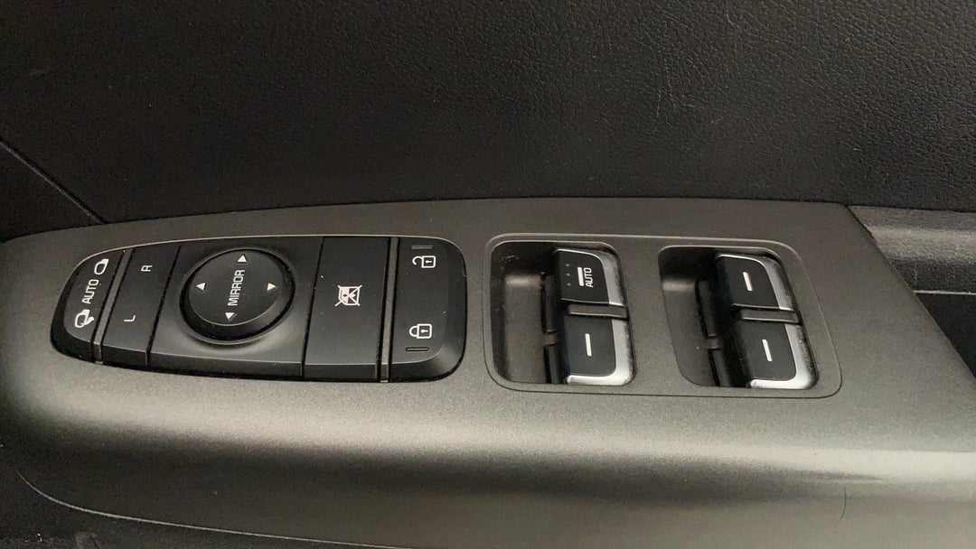 2019 Kia Sportage Si (fwd), Automatic, 108013 km, Drivers Side Door Panel Controls