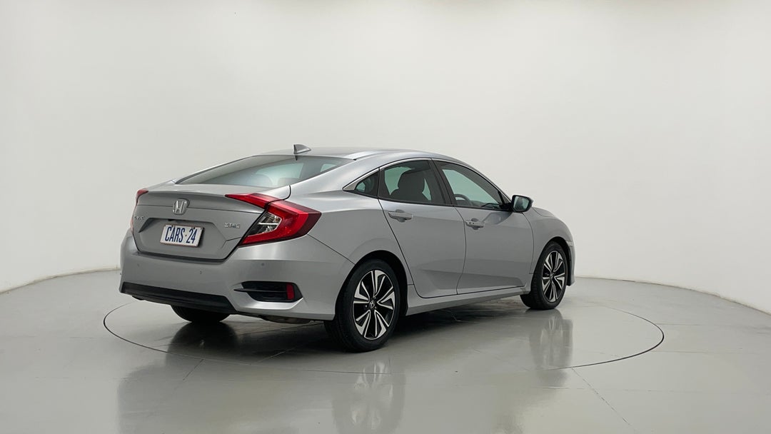 Right Back Diagonal (45- Degree) View