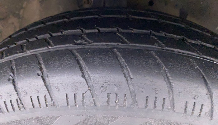 2017 Maruti Celerio VXI (O) AMT, Petrol, Automatic, 70,353 km, Right Front Tyre Tread