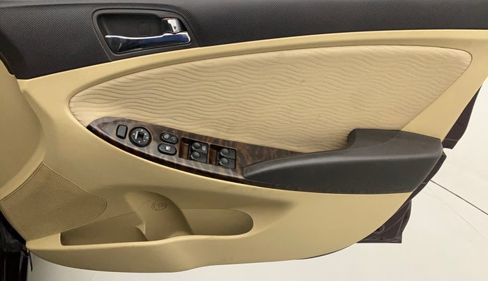 2013 Hyundai Verna FLUIDIC 1.6 VTVT SX, Petrol, Manual, 82,257 km, Driver Side Door Panels Control