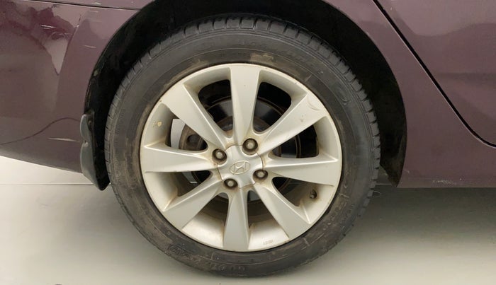 2013 Hyundai Verna FLUIDIC 1.6 VTVT SX, Petrol, Manual, 82,257 km, Right Rear Wheel