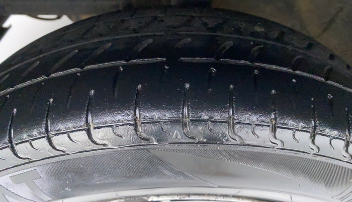 2014 Hyundai Eon D LITE PLUS, Petrol, Manual, 41,194 km, Left Front Tyre Tread