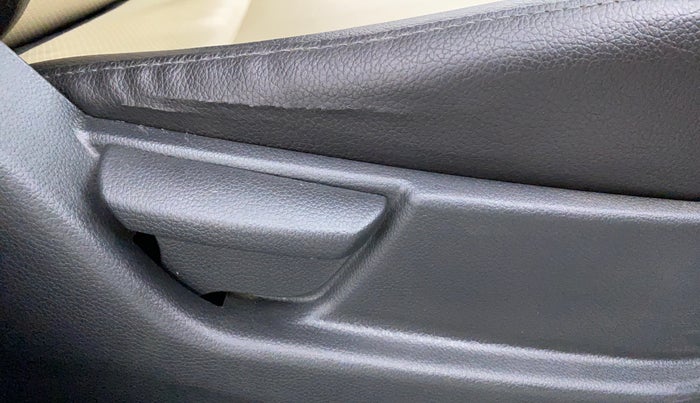 2014 Hyundai Eon D LITE PLUS, Petrol, Manual, 41,194 km, Driver Side Adjustment Panel
