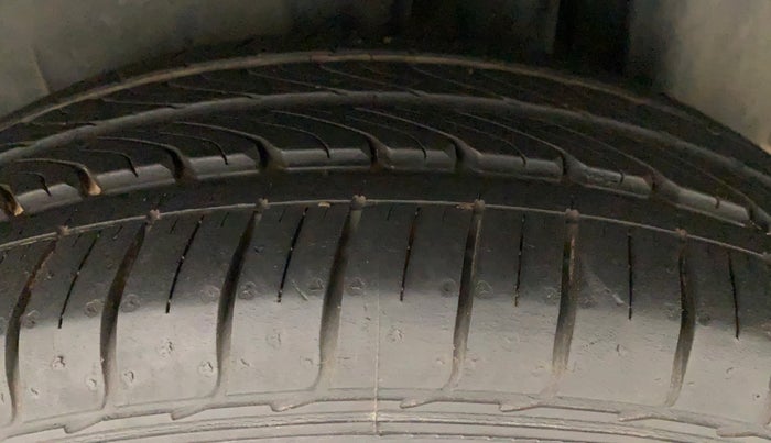 2015 Maruti Ciaz ZXI, Petrol, Manual, 54,694 km, Left Rear Tyre Tread