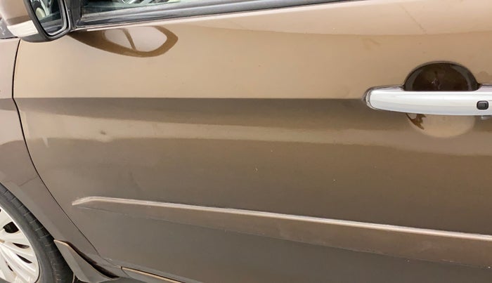 2015 Maruti Ciaz ZXI, Petrol, Manual, 54,694 km, Front passenger door - Minor scratches