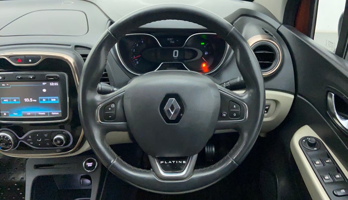 2017 Renault Captur 1.5 PLATINE DIESEL, Diesel, Manual, 39,387 km, Steering Wheel Close Up