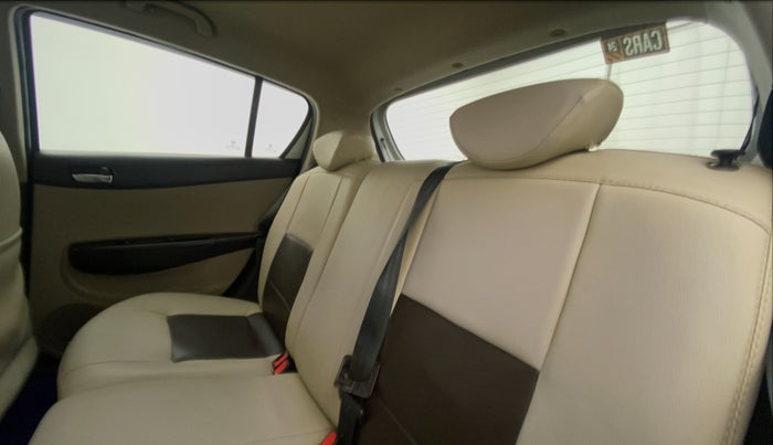 2010 Hyundai i20 MAGNA 1.2, Petrol, Manual, 60,995 km, Right Side Rear Door Cabin