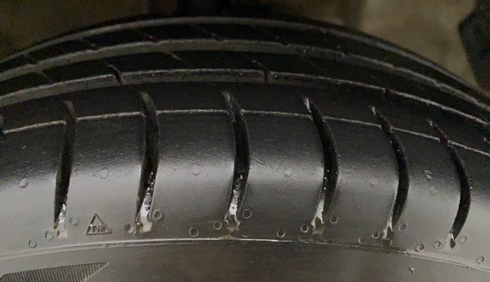 2010 Hyundai i20 MAGNA 1.2, Petrol, Manual, 60,995 km, Right Front Tyre Tread