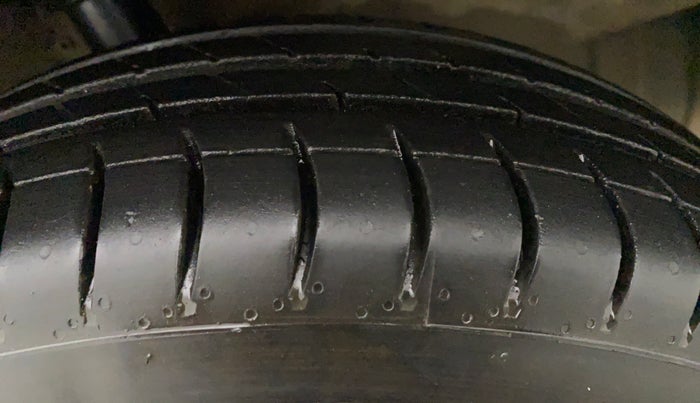 2010 Hyundai i20 MAGNA 1.2, Petrol, Manual, 60,995 km, Left Front Tyre Tread