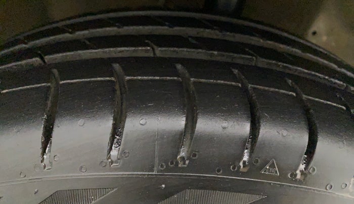 2010 Hyundai i20 MAGNA 1.2, Petrol, Manual, 60,995 km, Right Rear Tyre Tread